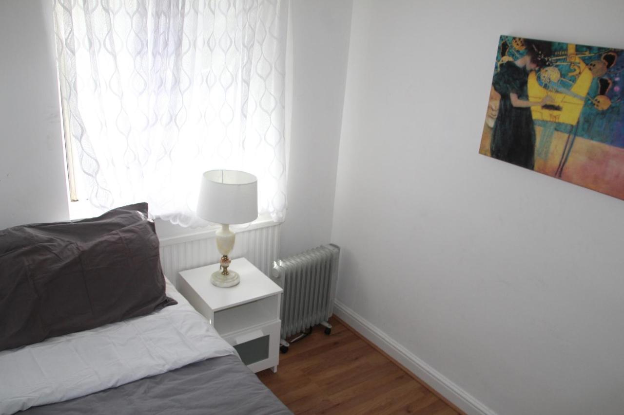 Grey Double Bedroom 伦敦 外观 照片